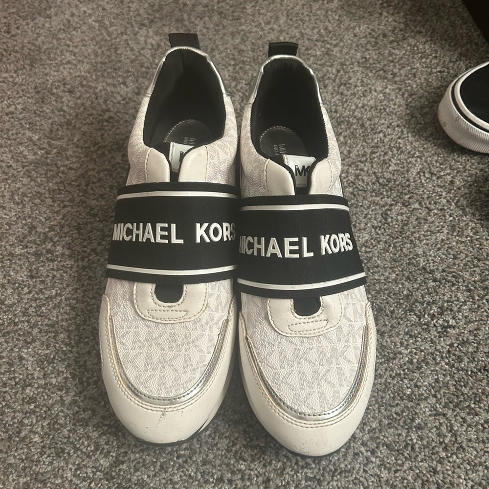 Mk shoes size 7 1/2 - Picture 3 of 3